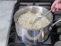 तांदूळ शिजवण्याची 'ही' पद्धत तुमच्या वजनावर ठेवेल कंट्रोल! - Marathi News | This way of cooking rice will keep your weight control | Latest health News at Lokmat.com