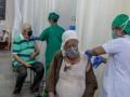 Corona Vaccination: अकारण शंकांना बळी पडू नका; कोविशिल्डच्या दोन डोसमधले अंतर १६ आठवडे का? - Marathi News | Corona Vaccination: Why is the interval between two doses of Covishield 16 weeks? | Latest editorial News at Lokmat.com
