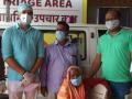 corona virus : सांगलीत ८५ वर्षीय आजीने केली कोरोनावर मात - Marathi News | In Sangli, 85-year-old grandmother defeated Kelly Corona. Farewell to the staff with a round of applause. | Latest sangli News at Lokmat.com