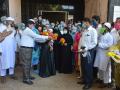 coroana in ratnagiri -कोरोनामुक्तांना निरोप देताना रूग्णालय हसलं - Marathi News | coroana in ratnagiri - The hospital smiled while saying goodbye to corona | Latest ratnagiri News at Lokmat.com