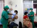 CoronaVirus: लस हाच उपाय, भारतात ‘इतक्या’ कोटी नागरिकांचे लसीकरण आवश्यक; तज्ज्ञांचे मत - Marathi News | dr devi shetty says corona vaccination is only way to control coronavirus situation | Latest national News at Lokmat.com