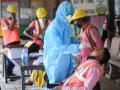 मुंबईत रुग्णसंख्येत किंचित घट - Marathi News | Slight decline in corona Virus patient numbers in Mumbai | Latest mumbai News at Lokmat.com