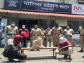 नागपुरात अवैध दारू विक्री करणाऱ्या दोघांना पकडले - Marathi News | Two arrested for selling illicit liquor in Nagpur | Latest nagpur News at Lokmat.com