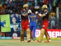 IPL 2023, MI vs RCB Live : ग्लेन मॅक्सवेल-फॅफ ड्यू प्लेसिस यांची तुफान आतषबाजी; कॅच सोडणे MIला महागात पडले - Marathi News | IPL 2023, MI vs RCB Live Marathi : Glenn Maxwell ( 68) & Faf Du Plessis ( 65) 120 runs partnership, MI need exactly 200-runs to win  | Latest cricket News at Lokmat.com