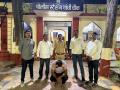दीड वर्षांपासून फरार आराेपीला अटक, लातुरातील गांधी चाैक पाेलिस ठाण्याची कारवाई - Marathi News | Accused absconding for one and a half years arrested, action taken by Gandhi Chowk Police Station in Latur | Latest latur News at Lokmat.com