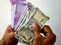 बियाणं खरेदीसाठी आलेल्या शेतकरी महिलेची रोख रक्कम लंपास - Marathi News | Lampas the cash of a farmer woman who came to buy seeds | Latest crime News at Lokmat.com