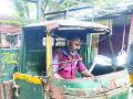 भंगार रिक्षाटेम्पोतून सिलिंडर वाहतूक - Marathi News | Cylinder transport from a wrecked rickshaw | Latest navi-mumbai News at Lokmat.com
