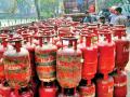 15 दिवसांत 100 रुपयांनी महागलं सिलेंडर, पण सबसिडी तेवढीच - Marathi News | A gas cylinder costs Rs 100 in 15 days, but the subsidy is the same | Latest business Photos at Lokmat.com