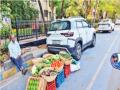 सायकल ट्रॅक? छे ! पार्किंग झोन...ठाण्यात सायकलस्वारांना ‘नो एंट्री’! फेरीवाल्यांनी ठोकले बस्तान - Marathi News | Cycle track? Yes! Parking zone...'No entry' for cyclists in Thane! Hawkers protest | Latest thane News at Lokmat.com