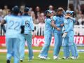 ICC World Cup 2019 : इंग्लंडचा भेदक मारा; न्यूझीलंडच्या 241 धावा - Marathi News | ICC World Cup 2019: New Zealand given 242 runs target to England | Latest cricket News at Lokmat.com