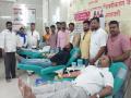 Maratha reservation : मराठा आरक्षणाच्या समर्थनात ‘प्रहार’चे रक्तदान - Marathi News | Blood donation of 'Prahar' in support of Maratha reservation, Bachu Kadu supports Maratha reservation by donating blood | Latest amravati News at Lokmat.com