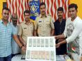 पाच लाखांची रोकड पोलिसांनी केली हस्तगत - Marathi News | Five lakh cash was seized by police | Latest dhule News at Lokmat.com