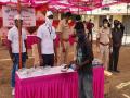 स्थलांतरीत मजुरांसाठी हाडाखेड चेक पोस्टवर मदत केंद्र स्थापन - Marathi News | Establishment of Help Center for Migrant Workers at Hadakhed Check Post | Latest dhule News at Lokmat.com