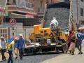 रस्ते कामाला महानगरात अखेर सुरुवात - Marathi News | Road work finally started in the metropolis | Latest dhule News at Lokmat.com