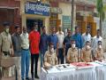 नाशिकच्या दरोडेखोरांच्या टोळीला धुळ्यात पाठलाग करुन पकडले! - Marathi News | Gang of Nashik robbers chased and caught in Dhule! | Latest dhule News at Lokmat.com