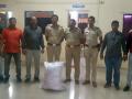 सापळा रचून देवपूर पोलिसांनी पकडला १० किलो गांजा जप्त - Marathi News | Devpur police set a trap and seized 10 kg of cannabis | Latest dhule News at Lokmat.com