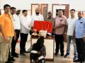 लहान मुलाच्या माध्यमातून चोरटा पोलिसांच्या जाळ्यात - Marathi News | Thief caught by police through a child | Latest dhule News at Lokmat.com