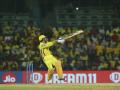  IPL 2019 : ... जेव्हा धोनी मारतो एका हाताने सिक्सर, व्हिडीओ वायरल - Marathi News | IPL 2019: ... when MS Dhoni kicks in with one handed sixer, video viral | Latest cricket News at Lokmat.com