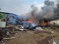 स्क्रॅपच्या दुकानाला शाॅर्टसर्किटमुळे आग - Marathi News | Scrap shop fire due to short-circuit rsg | Latest pune News at Lokmat.com