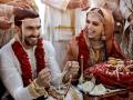 Deepika Ranveer Wedding : सुपरडुपर हिट! दीपवीरच्या लग्नाच्या फोटोंवर लाईक्सचा पाऊस!! - Marathi News | Deepika Ranveer Wedding: deepveer wedding photos hits on social media | Latest filmy News at Lokmat.com