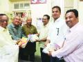 दहा वर्षांमध्ये ३० लाखांची पुस्तके केली दान  - Marathi News | Donated books in ten years | Latest thane News at Lokmat.com