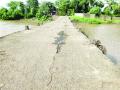 भाताणे गावातील पुलाची झाली दुरवस्था, पर्यायी मार्ग नाही - Marathi News | the bridge in Bhatane village is damage | Latest vasai-virar News at Lokmat.com