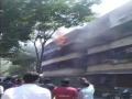 दादरमध्ये पोलीस वसाहतीतील इमारतीत सिलिंडरच्या स्फोटामुळे आग; 15 वर्षीय मुलीचा मृत्यू - Marathi News | Fire breaks out in building at Dadar Police station compound | Latest mumbai News at Lokmat.com