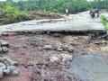 बंधाऱ्याच्या दुरवस्थेमुळे धोका - Marathi News | Danger due to malfunction | Latest raigad News at Lokmat.com