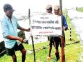वेळास रस्त्यावर लावले धोक्याची सूचना देणारे फलक - Marathi News | Occasional warning sign on the road | Latest raigad News at Lokmat.com