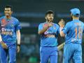 Ind vs SL : श्रीलंकेचे भारतापुढे १४३ धावांचे आव्हान - Marathi News | Ind vs SL: Sri Lanka gives India 143 run challenge to win 2nd T-20 match | Latest cricket News at Lokmat.com