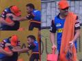 IPL 2021,RR vs SRH T20 : आयपीएल विजेता कर्णधार ते थेट वॉटर बॉय!; डेव्हिड वॉर्नरची अवस्था पाहून चाहते हळहळले - Marathi News | IPL 2021, RR vs SRH T20: IPL winning captain to water boy !; Fans were shocked to see the condition of David Warner | Latest cricket Photos at Lokmat.com