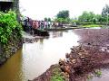 पावसामुळे जनजीवन विस्कळीत - Marathi News | Life-threatening disruption due to rain | Latest raigad News at Lokmat.com