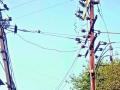 पोलिसांनी चौकशीला बोलावल्यामुळे आरोपी विद्युत खांबावर चढला - Marathi News | Man climbs electric pole after police calls him for investigation in Telangana | Latest national Videos at Lokmat.com