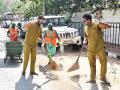 सफाई कामगारांच्या कुटुंबांना नोकरीची शाश्वती - Marathi News | Job security for scavengers' families; decisions taken by Govt | Latest mumbai News at Lokmat.com