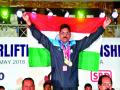 साठाव्या वर्षी पॉवर लिफ्टिंगमध्ये सुवर्णपदक - Marathi News | Gold medal in power lifting in the sixty-year year | Latest thane News at Lokmat.com