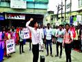 आदिवासी विद्यार्थ्यांची उपासमार - Marathi News | Tribal students hunger strike | Latest vasai-virar News at Lokmat.com