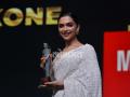 LMOTY 2019: दीपिकाचा दिलखेचक रुबाब, विकीचा 'जोश' लाजवाब - Marathi News | Lokmat Maharashtrian of the Year 2019: Deepika Padukone, Rohit Shetty, Vicky Kaushal a star studded award function | Latest filmy Photos at Lokmat.com