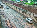सेवा रस्त्यावर पडले खड्डेच खड्डे - Marathi News | Service potholes pits on the road | Latest pimpri-chinchwad News at Lokmat.com