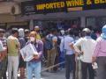 Discount on Liquor Delhi: सेल सेल सेल! असे काय झाले की, दिल्लीत दारुच्या दुकानांसमोर रांगा लागल्या - Marathi News | huge Discount on Liquor Delhi: Sale Board on Shops, What happened was that there were queues in front of liquor shops in Delhi | Latest national Photos at Lokmat.com