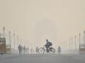 दिल्लीला प्रदूषणाचा विळखा! हवेची गुणवत्ता आणखी खालावली - Marathi News | Delhi air quality plunges to 'very poor' | Latest national News at Lokmat.com