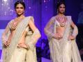 दीपिका पादुकोणचे 'हे' 5 रिल लाइफ ब्राइडल लूक नक्की पाहा! - Marathi News | have a look at deepika padukones reel life bridal look | Latest fashion News at Lokmat.com