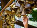 मंदिरात प्रवेश घेण्याआधी घंटी का वाजवली जाते? - Marathi News | What is the bell sounded before entering the temple? | Latest adhyatmik News at Lokmat.com