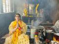 ओम नम: शिवाय! कपाळी गंध, गळ्यात भगवं उपरणं... अशी आहे साराची 'शिवभक्ती' - Marathi News | sara ali khan post pics on the occasion of mahashivratri | Latest filmy Photos at Lokmat.com