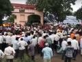कांद्याचे लिलाव कमी दरात पुकारल्याने शेतकऱ्यांचा रास्तारोको - Marathi News | Farmers' auctioning on a low price at the rates of the farmers | Latest nashik Videos at Lokmat.com