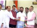 एकनाथ शिंदेंना मंत्रिमंडळात सहभागी होण्याची विनंती केली; फडणवीसांची माहिती, शिंदेंचा निर्णय काय? - Marathi News | Requested Eknath Shinde to join Cabinet says devendra Fadnavis after stake claim to form the government in the state | Latest maharashtra News at Lokmat.com