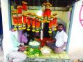 कोरोनामुळे हरवला फु लांचा सुगंध - Marathi News | The scent of flower lost due to corona | Latest raigad News at Lokmat.com