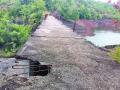 महाड - कुर्ला धरणाला गळती - Marathi News | Mahad - Kurla dam leak | Latest raigad News at Lokmat.com