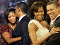 Barack obama and michelle love story : ऐसी भी एक लव्हस्टोरी! बराक ओबामा 25 वर्षांच्या मिशेलच्या प्रेमात पडले आणि.... - Marathi News | Barack obama and michelle love story Barack Obama says he can't imagine life without Michelle Obama on 29th wedding anniversary | Latest sakhi Photos at Lokmat.com
