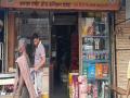 Kolhapur: लक्ष्मीपुरीत चोरट्यांनी धान्य दुकाने फोडली, दीड लाखाची रोकड लंपास  - Marathi News | | Latest kolhapur News at Lokmat.com