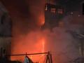 धारावीत ९० फुटी रस्त्यानजीकच्या सातमजली इमारतीला आग, ३२ जखमी - Marathi News | Fire breaks out in seven-storey building near 90 feet road in Dharavi, 32 injured | Latest mumbai News at Lokmat.com